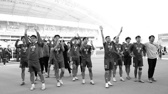 不败之师铸荣耀 场内场外皆风景